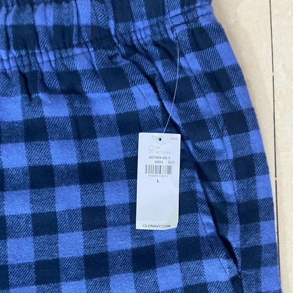 Old Navy Women’s Pre-Winter Lower in Checks - Picture 3 of 4